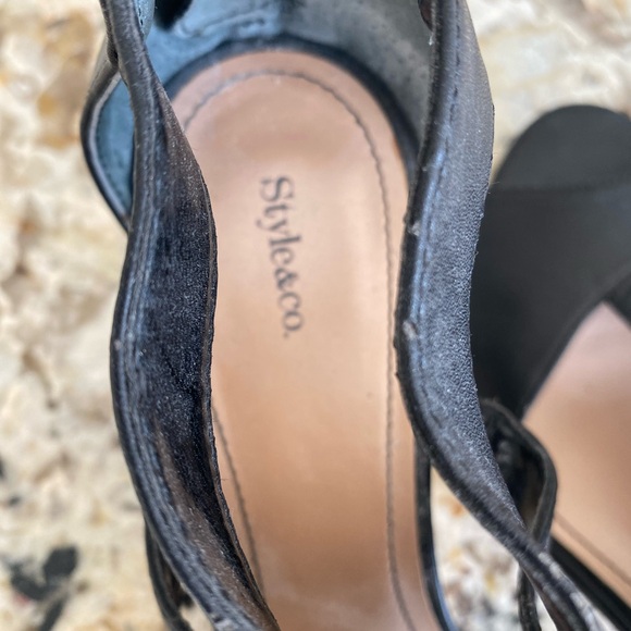 Laced Black Heels - Picture 2 of 4